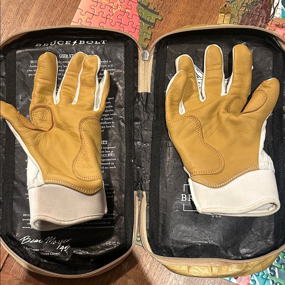 Bruce Bolt Tan and White Leather Gloves small- price firm